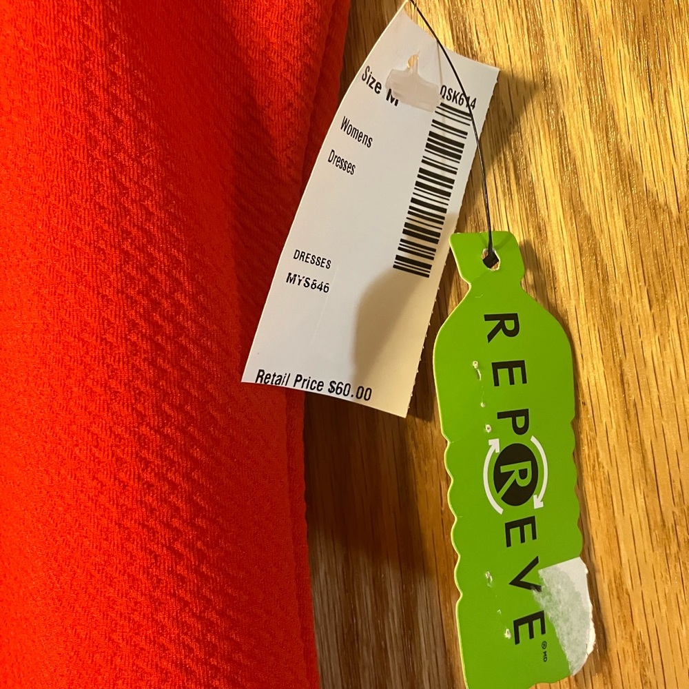 NWT $60 Absolutely Love It!! bright red sleeveless dress with small chest cutout - Picture 8 of 16